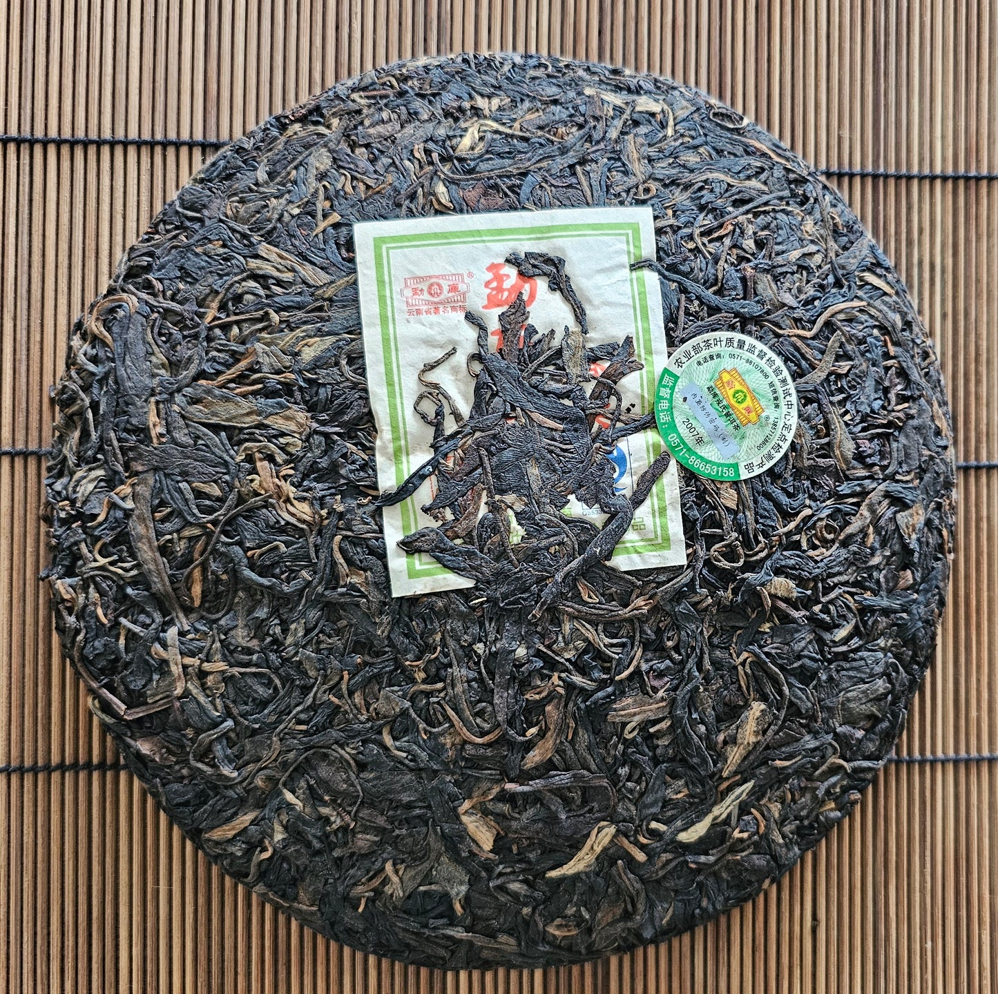 This 2007 Mengku Sheng drinks like a 90s classic. Smooth, sweet, with light minerality and zero funk. Aged in Malaysia with care and balance.