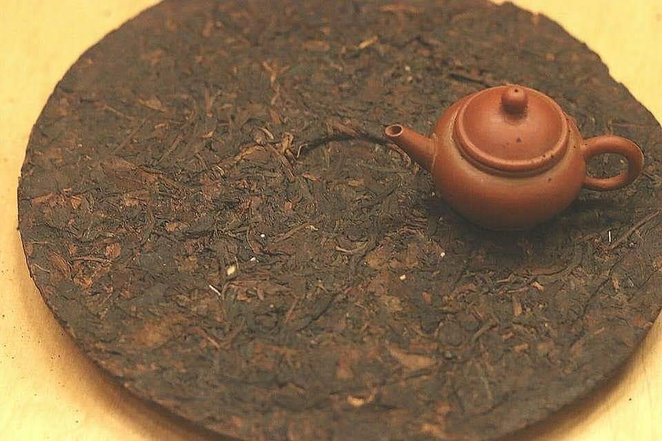 Prosperity Treasure of Yiwu - Vintage 1960 Clay Urn Aged Malaysia Sheng Puerh