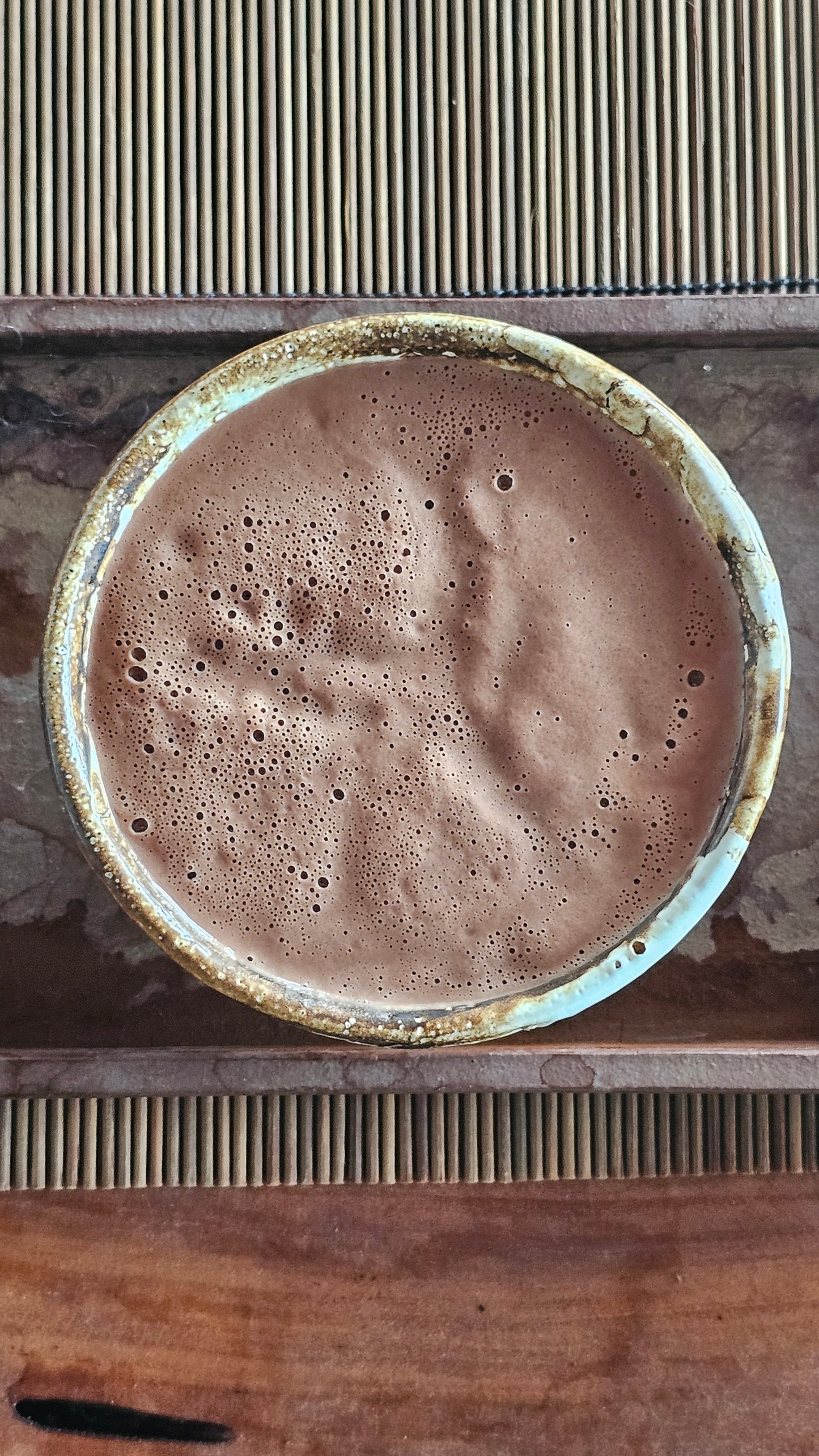 This ceremonial cacao carries the vibration of alegría—joy. Handcrafted from organic Mayan cacao and honoring Ix Cacao, goddess of the heart.