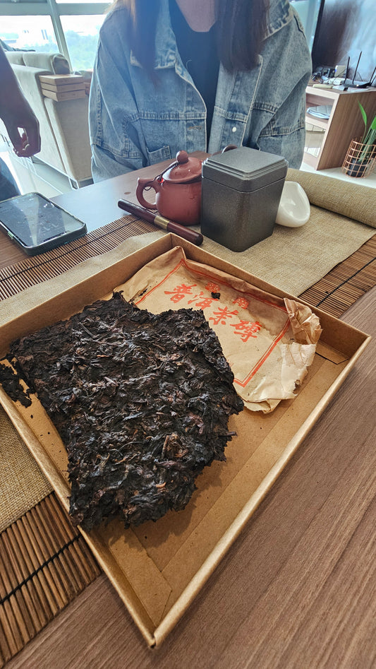 Aged to perfection in Malaysia, this 2000 Yiwu Old Tree Shu Puerh offers rare light fermentation, deep sweetness, and lasting comfort in every cup.