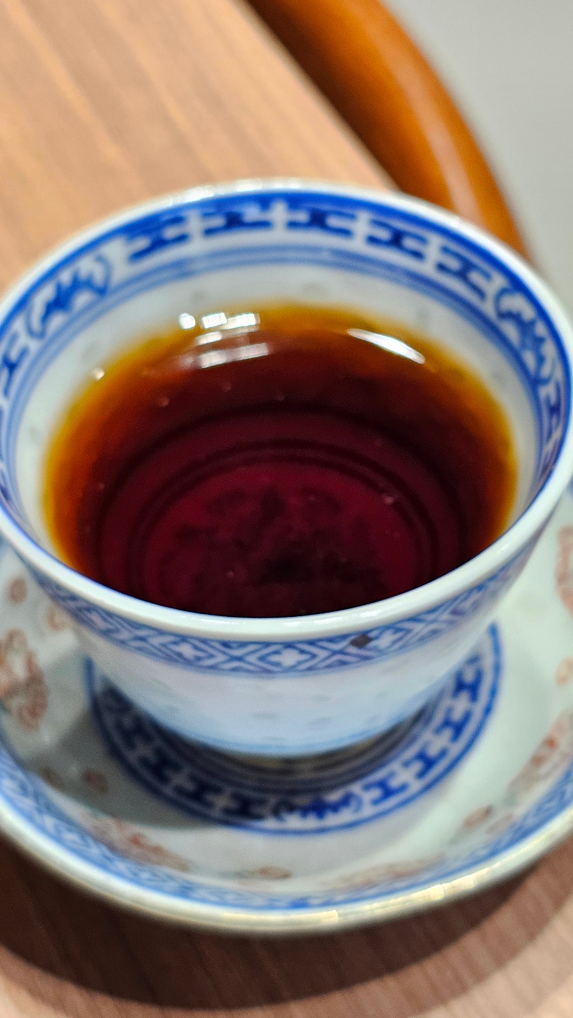 2005 Yiwu wild tree Shu by Xinghai, aged in ultra-clean Singapore storage. Sweet, nutty, incense layers with silky liquor and elegant energy.