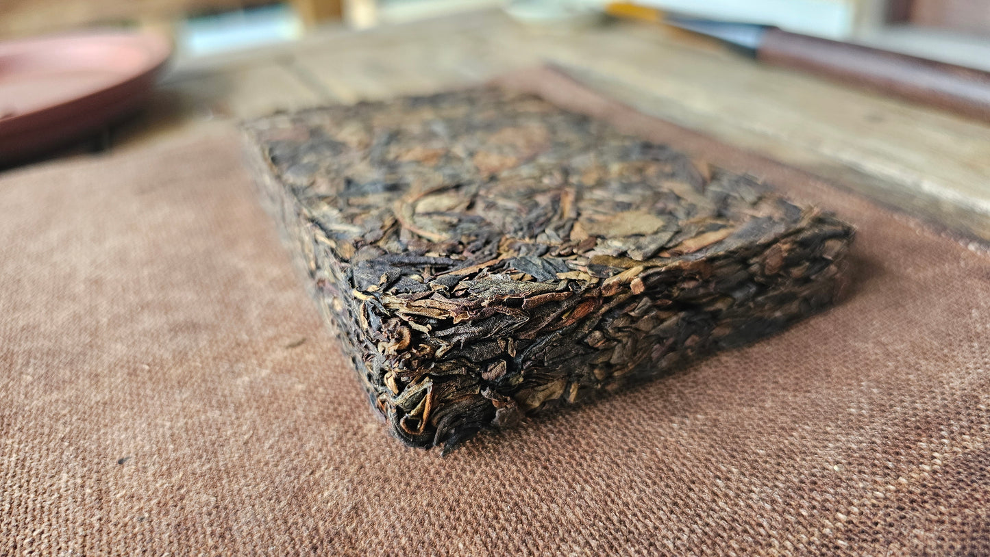 Fire on the Mountain - 2015/17 Large Leaf/Huang Pian Yiwu Sheng Puerh - Singapore Storage