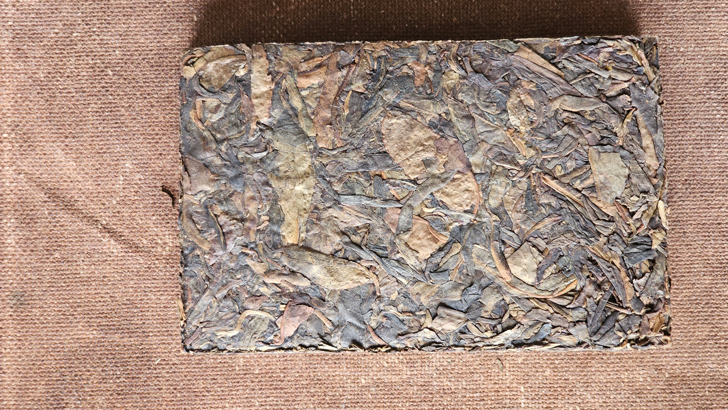 Fire on the Mountain - 2015/17 Large Leaf/Huang Pian Yiwu Sheng Puerh - Singapore Storage