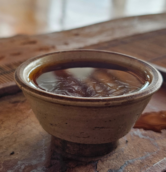 Explore the depth of Malaysian-aged Shu Puerh. This sample pack includes a curated selection of clay-aged cakes with smooth body, clean energy, and soft power.

