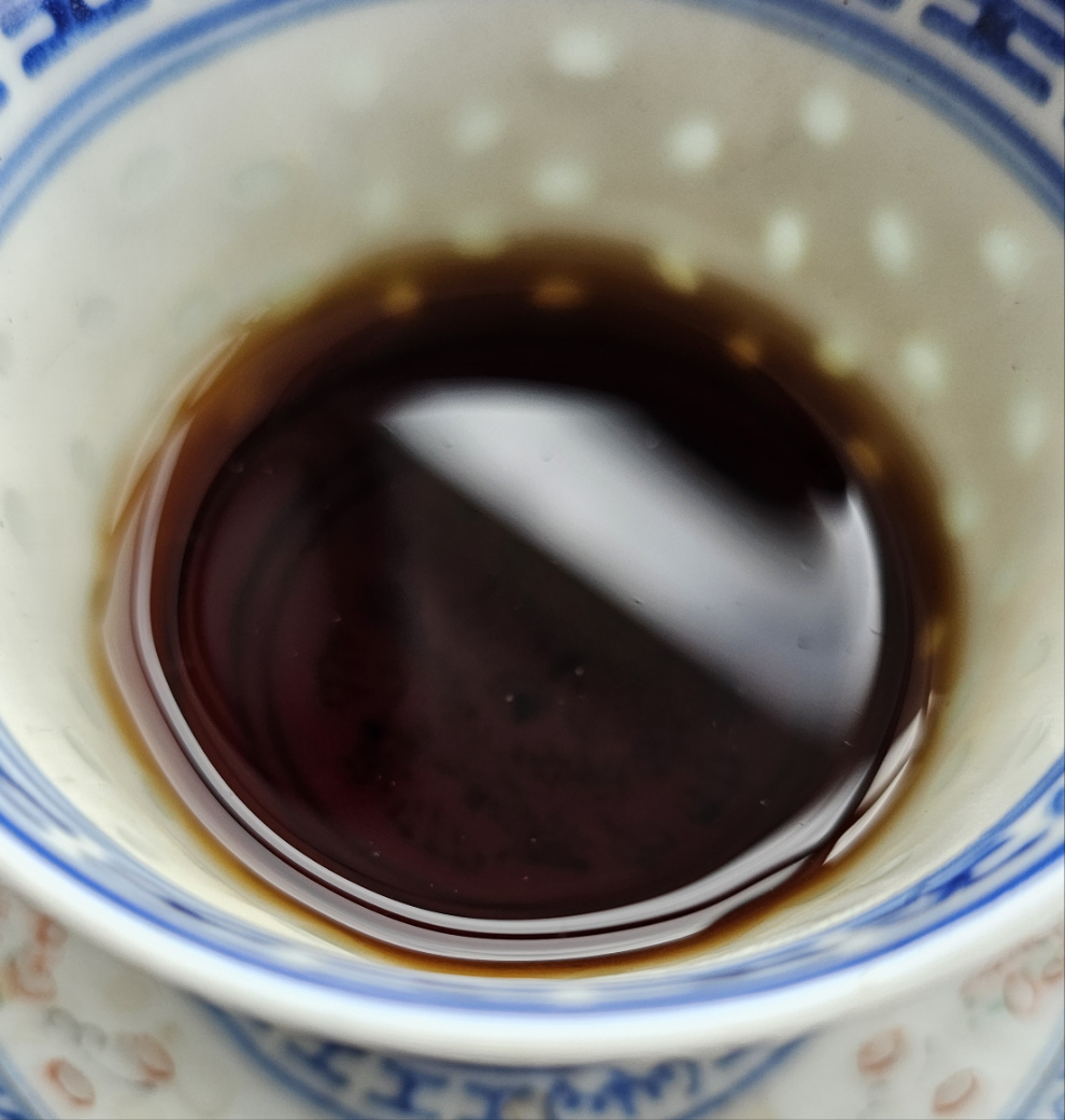 Step into the forest with this 25-year-old Yiwu Shu. A soothing, lightly fermented puerh with pristine Malaysian aging and lingering sweetness.

