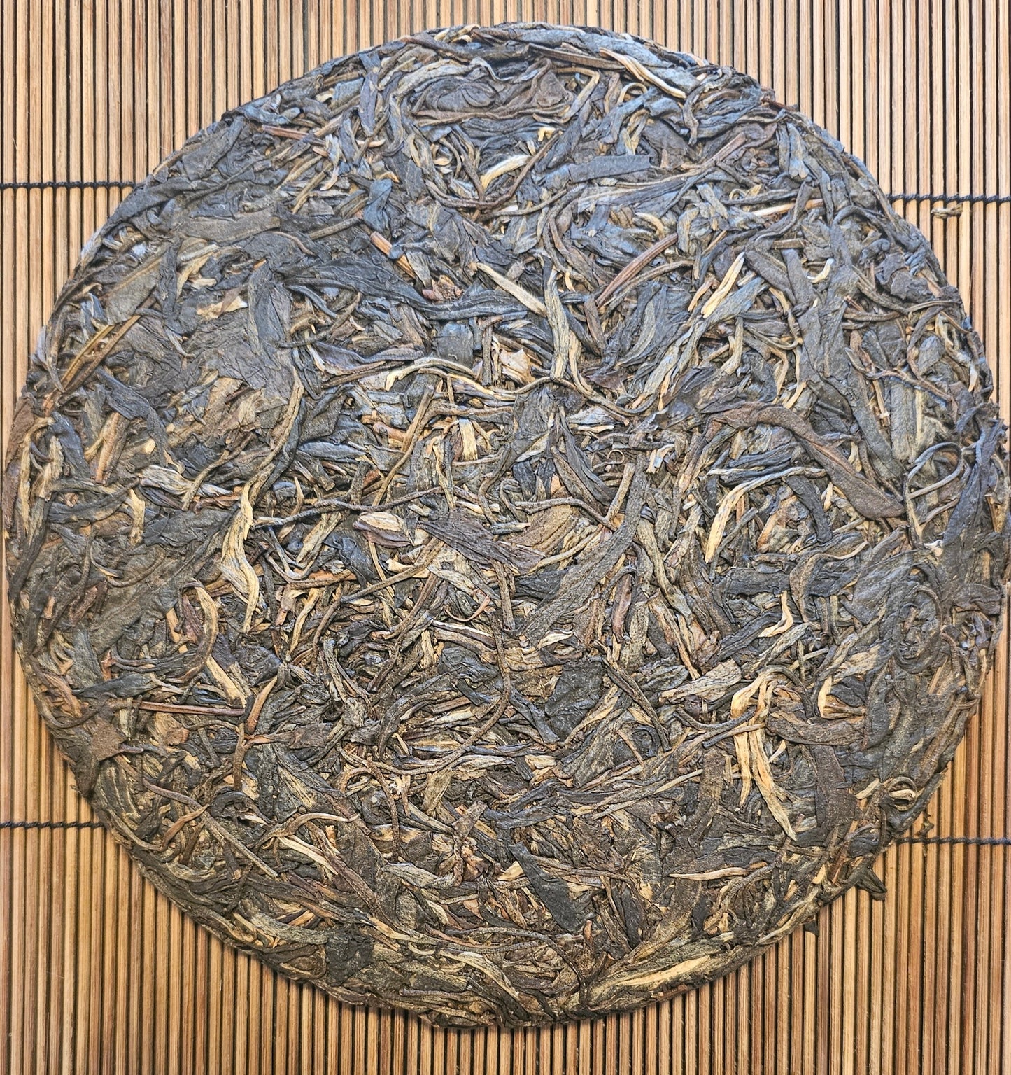 The Ocean is liquid meditation. From 100% Gua Feng Zhai ancient trees, it offers smooth waves of clarity, body sensation, and gentle light.

