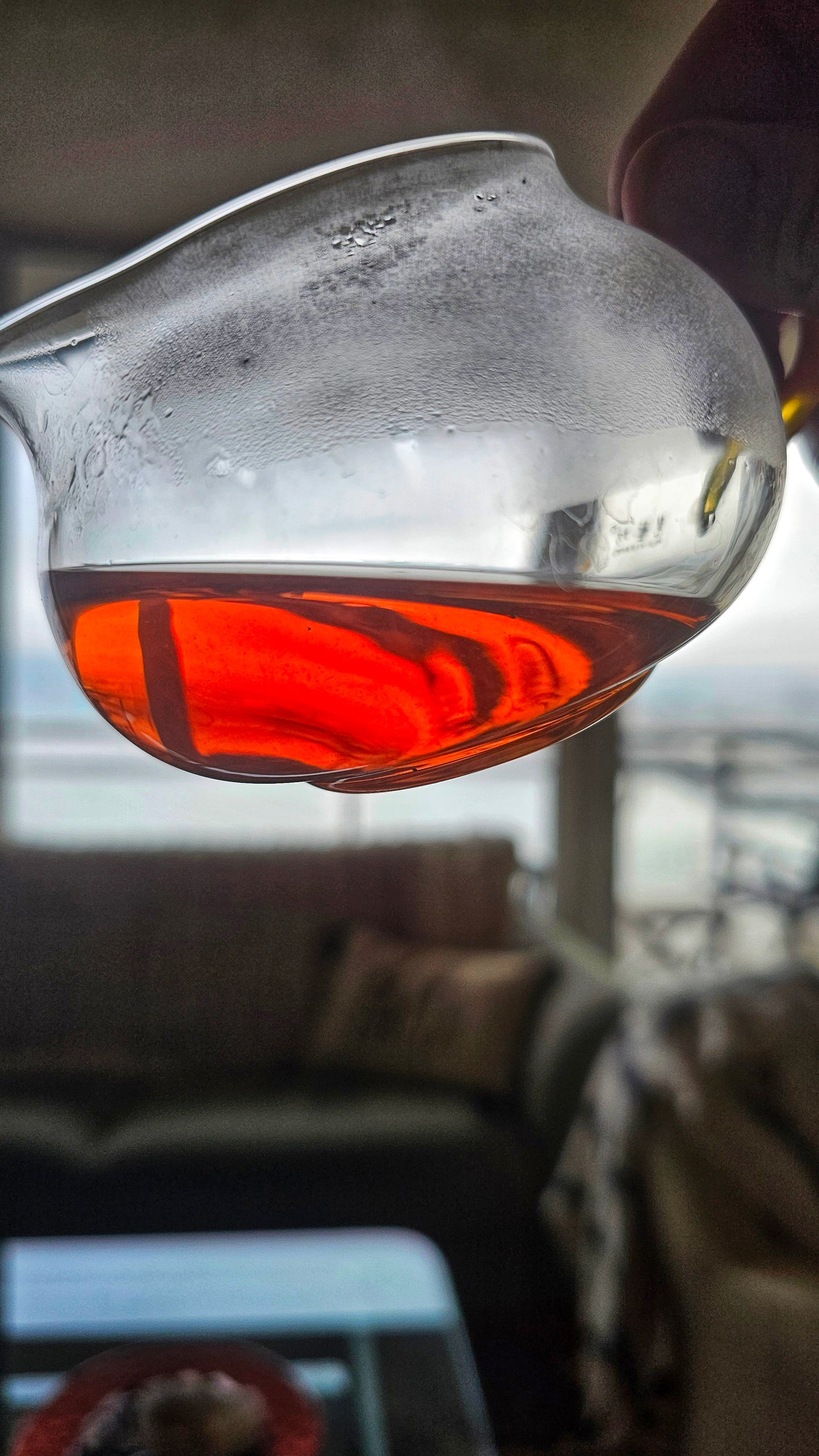 Crafted in traditional style, this high elevation Rou Gui oolong delivers warm cinnamon notes and structured mineral energy.