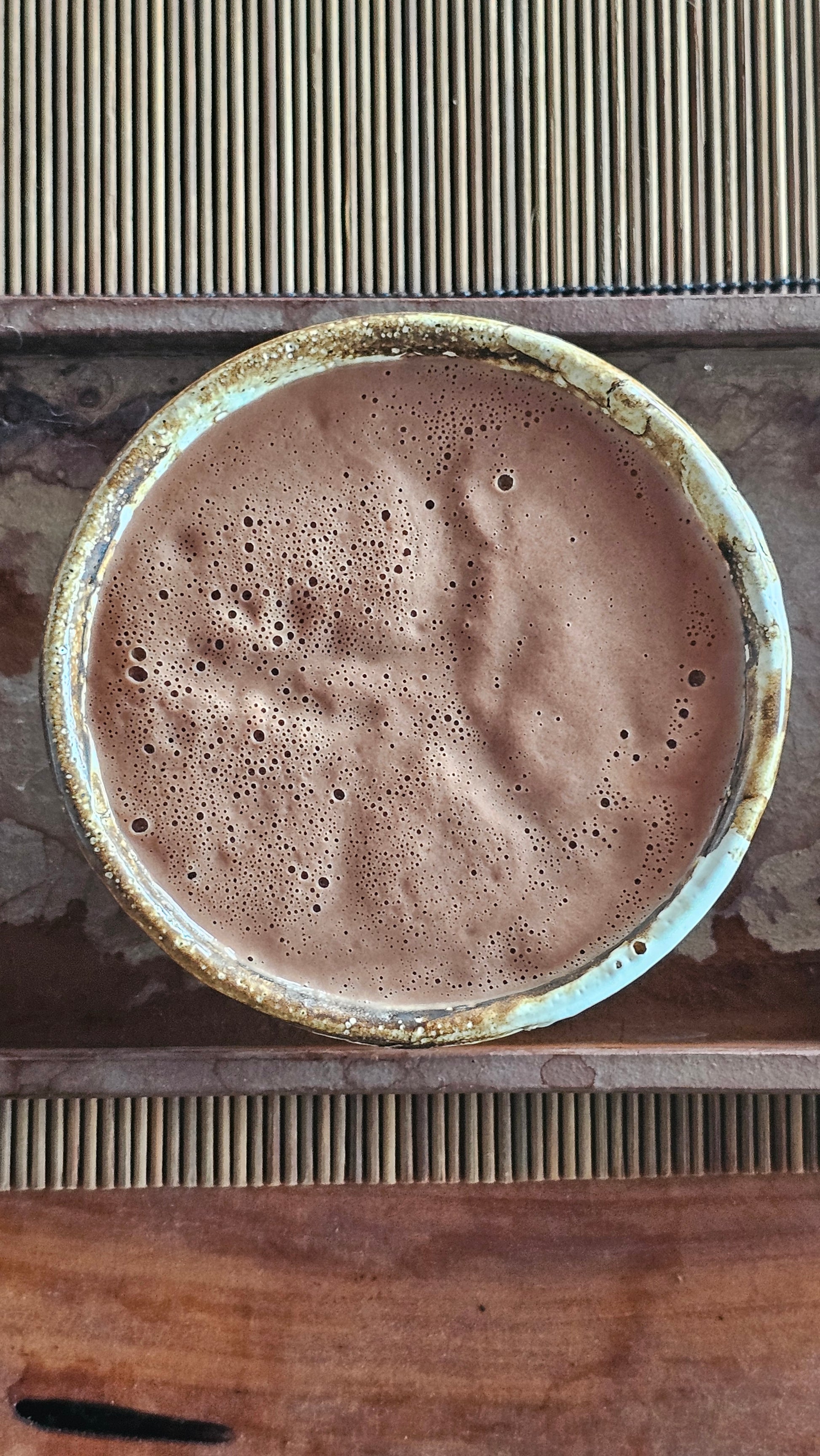 This ceremonial cacao carries the vibration of alegría—joy. Handcrafted from organic Mayan cacao and honoring Ix Cacao, goddess of the heart.

