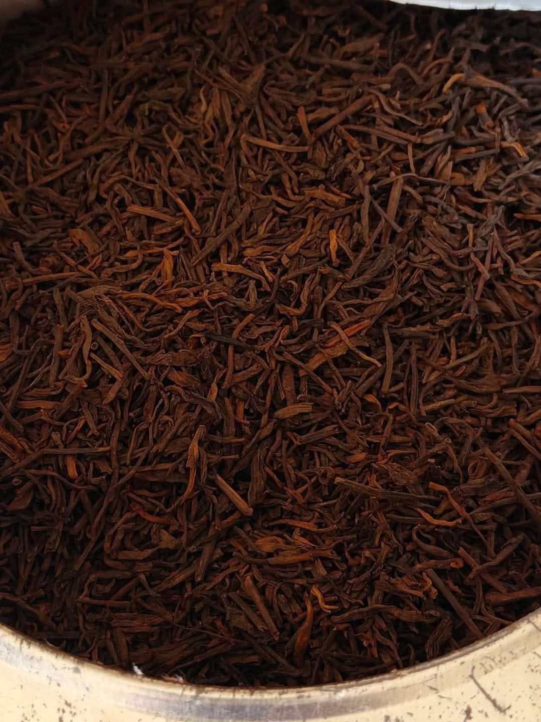 The Heart Sutra is a lightly fermented 1990s Shu Puerh aged in Malaysia. Rose, camphor, and sweet incense deliver euphoric chi and clear liquor.