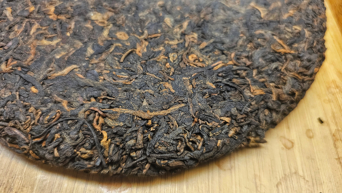 Yiwu wild tree Shu aged in Singapore’s dry cellars. This 2005 Xinghai is nutty, clean, and full of grounding energy—rare and beautiful.

